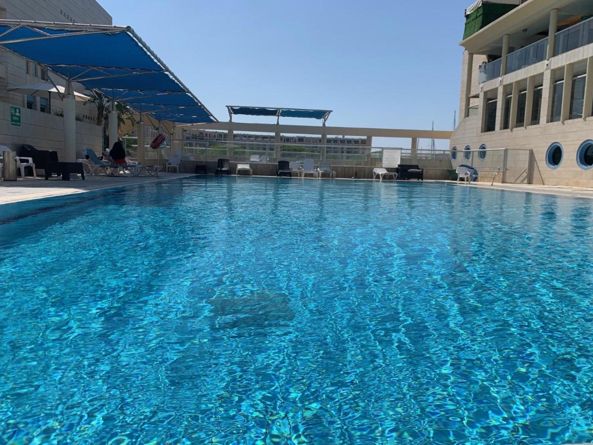 Nomi Marina Herzliya