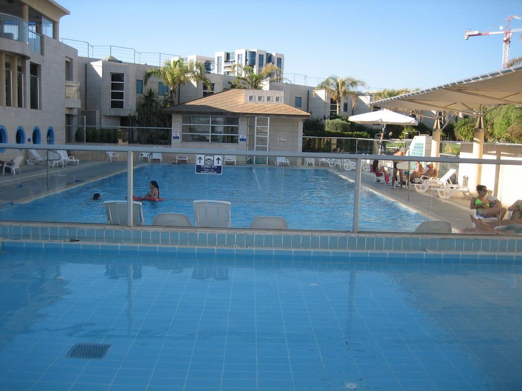 Nomi Herzliya